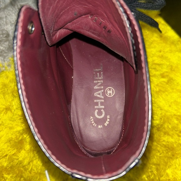 Combat style Chanel boot with pearl detail. - Picture 5 of 6